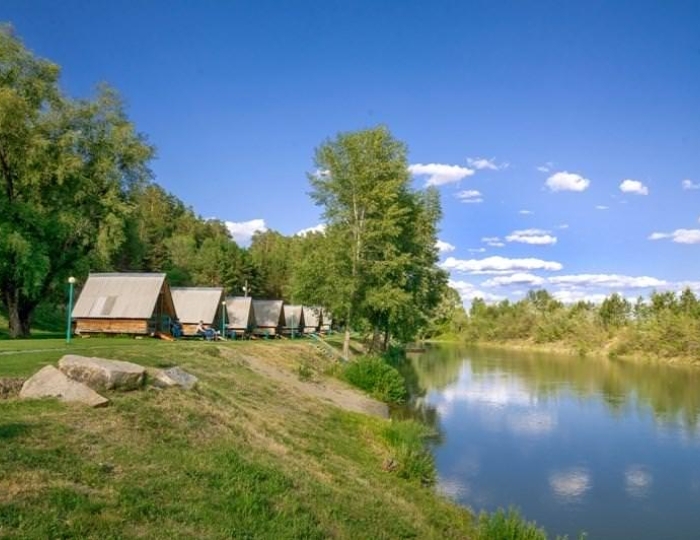 Бунгало стандарт с 2 односпальными кроватями (с пансионом) - Санаторий «Рассветы над Бией» Стан-Бехтемир